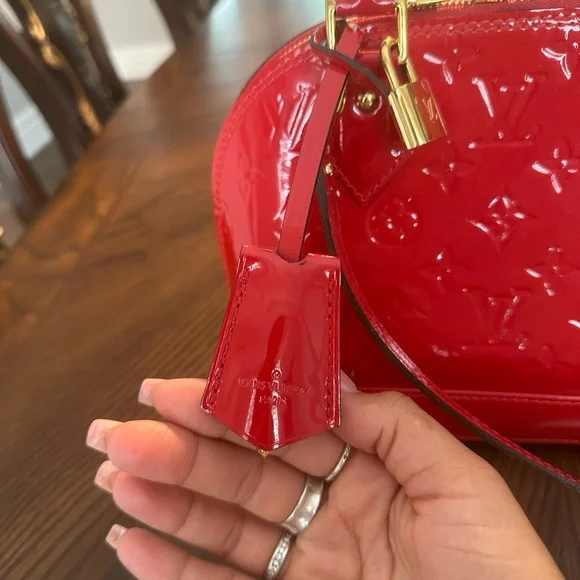 Louis Vuitton Red Vernis Crossbody Bag with Monogram - Picture 13 of 14